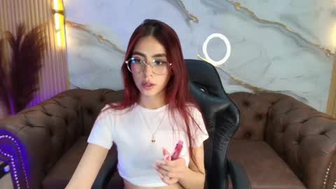 Snapshot of mia_tf chatting on September 22, 1:26 pm Mia online show from September 22, 1:26 pm