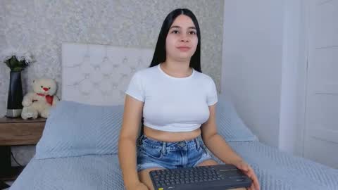 Snapshot of mia_thompson44 chatting on October 20, 11:37 am Mia online show from October 20, 11:37 am