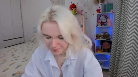 Mia online show from February 18, 3:39 am