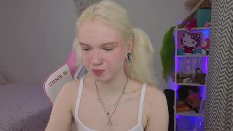 Mia online show from April 14, 3:21 am