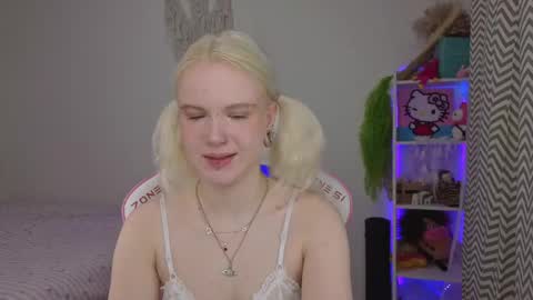 Mia online show from April 15, 3:32 am