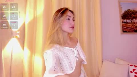 Mia White  online show from December 18, 1:17 pm