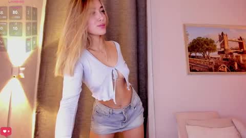 Snapshot of mia_white11 chatting on October 7, 1:51 pm Mia White online show from October 7, 1:51 pm