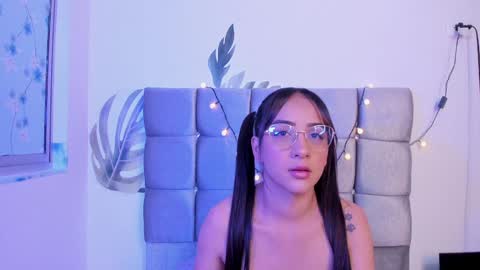 Snapshot of miaa_06 chatting on January 25, 3:51 am mia nicolle online show from January 25, 3:51 am