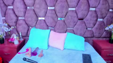 Snapshot of miaa_davis_ chatting on October 21, 3:00 am miaa_davis_ online show from October 21, 3:00 am