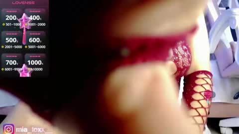Snapshot of miaa_foxx_ chatting on October 2, 12:09 am Mia online show from October 2, 12:09 am