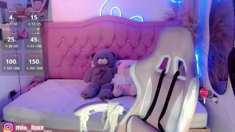 Snapshot of miaa_foxx_ chatting on September 16, 9:40 pm Mia online show from September 16, 9:40 pm