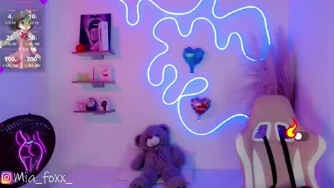 Snapshot of miaa_foxx_ chatting on February 19, 12:25 am Mia online show from February 19, 12:25 am