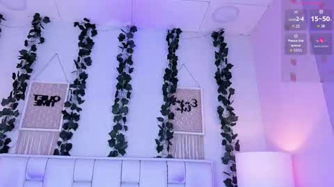 Mia online show from February 15, 11:31 am