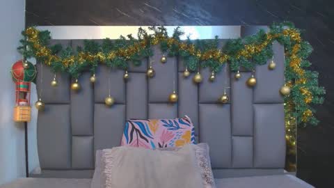 Mia online show from December 15, 12:01 pm