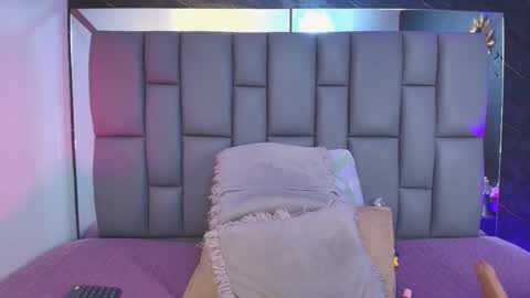 Snapshot of miaabrown__ chatting on September 22, 12:09 pm Mia online show from September 22, 12:09 pm
