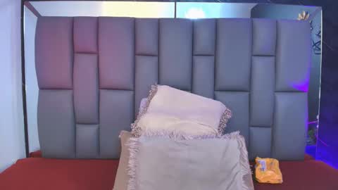 Snapshot of miaabrown__ chatting on October 16, 12:27 pm Mia online show from October 16, 12:27 pm