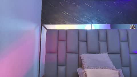 Snapshot of miaabrown__ chatting on October 6, 12:01 pm Mia online show from October 6, 12:01 pm