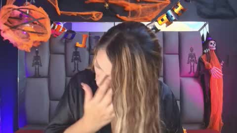 Mia online show from October 29, 12:07 pm