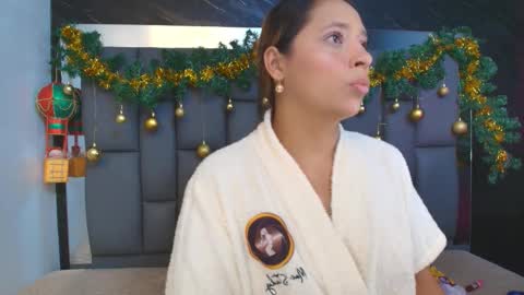 Mia online show from December 16, 12:11 pm