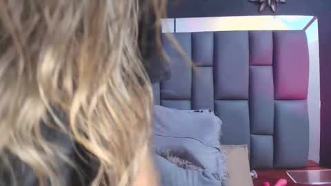 Snapshot of miaabrown__ chatting on September 17, 12:08 pm Mia online show from September 17, 12:08 pm