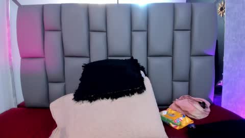 Snapshot of miaabrown__ chatting on March 10, 12:06 pm Mia online show from March 10, 12:06 pm