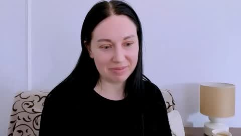 Mia online show from April 10, 3:50 pm