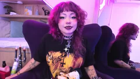 Mia online show from March 7, 3:39 pm