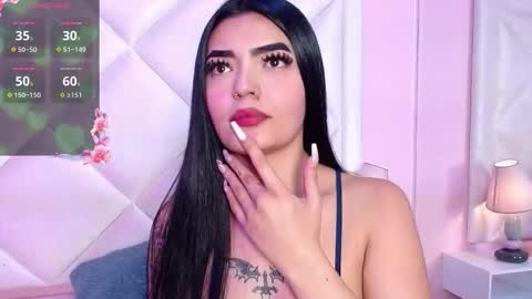 Snapshot of miaasmiith_ chatting on October 16, 11:54 am Alexandra online show from October 16, 11:54 am