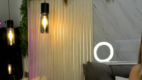 Mia online show from February 27, 10:35 pm