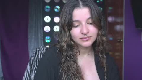 Mia online show from April 25, 5:21 pm