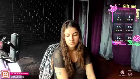 Mia online show from November 29, 6:26 pm