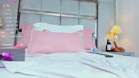 Snapshot of miaebony_ chatting on October 11, 10:46 pm Call me Mia online show from October 11, 10:46 pm