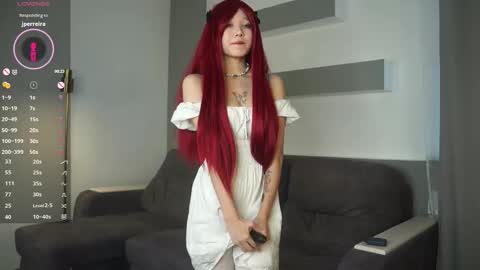 Snapshot of miagloww chatting on September 11, 9:43 am Mia online show from September 11, 9:43 am