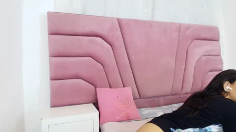 miajhonsonx online show from March 27, 8:10 pm