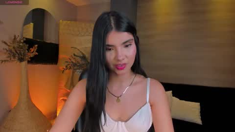 Snapshot of mialaurence_ chatting on September 26, 8:17 pm Call me Mia online show from September 26, 8:17 pm