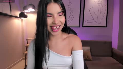 Snapshot of mialaurence_ chatting on October 1, 7:46 pm Call me Mia online show from October 1, 7:46 pm
