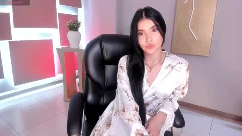 Snapshot of mialaurence_ chatting on September 27, 8:50 pm Call me Mia online show from September 27, 8:50 pm