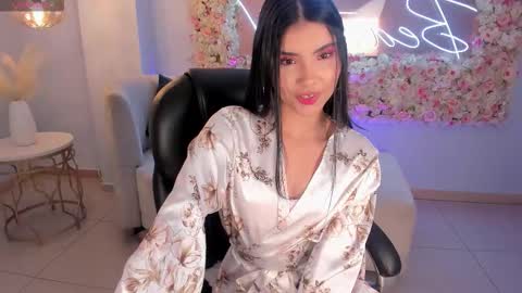 Snapshot of mialaurence_ chatting on October 5, 7:32 pm Call me Mia online show from October 5, 7:32 pm