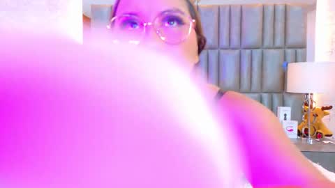 Mia online show from December 16, 12:55 pm