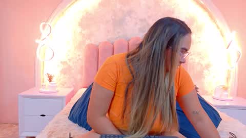 Mia online show from March 26, 3:23 am