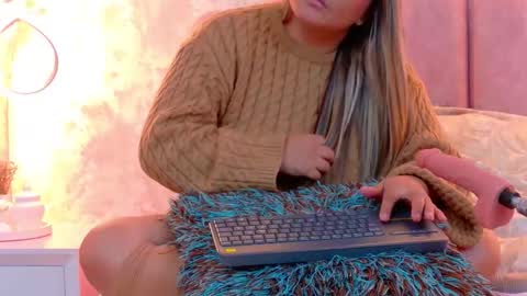 Mia online show from April 11, 7:45 am