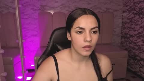 Snapshot of mialover_v chatting on September 23, 8:26 pm Hi Stream 1500 to 2100 online show from September 23, 8:26 pm