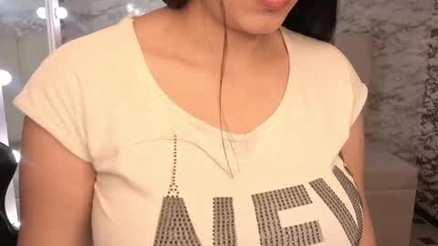Snapshot of mialover_v chatting on September 27, 8:28 pm Hi Stream 1500 to 2100 online show from September 27, 8:28 pm