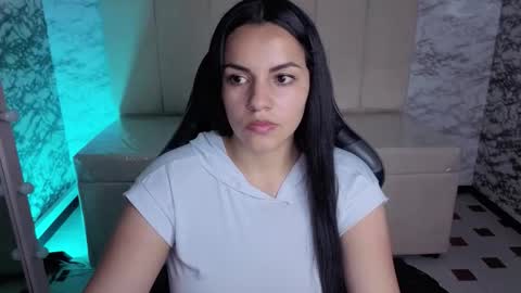 Snapshot of mialover_v chatting on October 8, 8:37 pm Hi Stream 1500 to 2100 online show from October 8, 8:37 pm