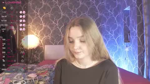 Mia online show from March 12, 5:06 pm