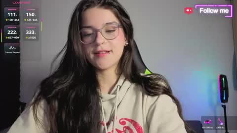 Mia online show from April 25, 9:44 am