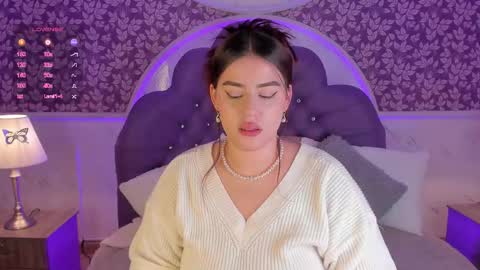 Mia   -5 7001400 Follow  online show from November 26, 1:30 pm