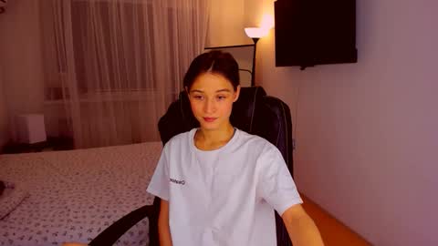 Snapshot of miapaw chatting on October 12, 9:05 pm Mia online show from October 12, 9:05 pm