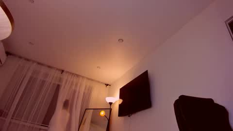 Snapshot of miapaw chatting on September 17, 8:34 pm Mia online show from September 17, 8:34 pm