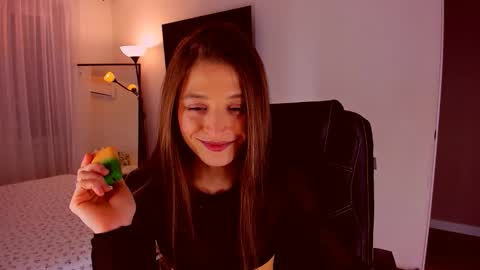 Mia online show from January 18, 7:34 pm