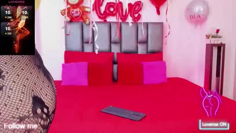 Snapshot of miarobertsmilf chatting on October 1, 4:22 am Mia Milf online show from October 1, 4:22 am