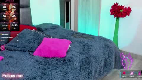 Snapshot of miarobertsmilf chatting on October 8, 1:02 am Mia Milf online show from October 8, 1:02 am