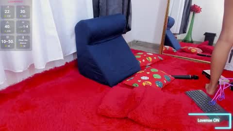 Mia Milf online show from December 15, 11:01 pm