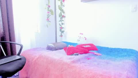 Mia Milf online show from April 4, 8:49 pm